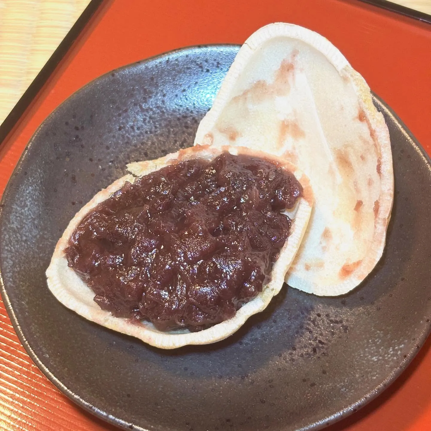 はまぐり最中、ぱかっと開けてみました😆